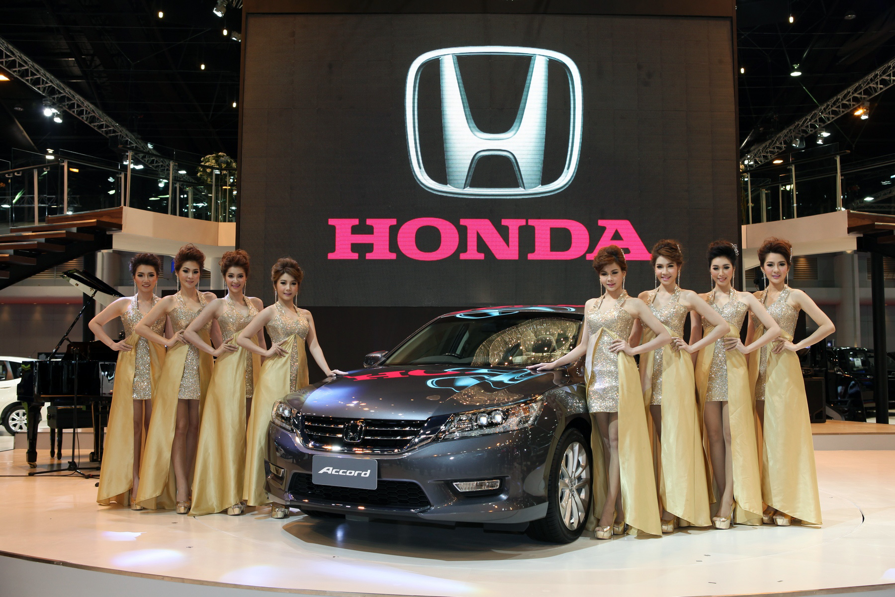 Honda-Accord_Motorshow2013.jpg