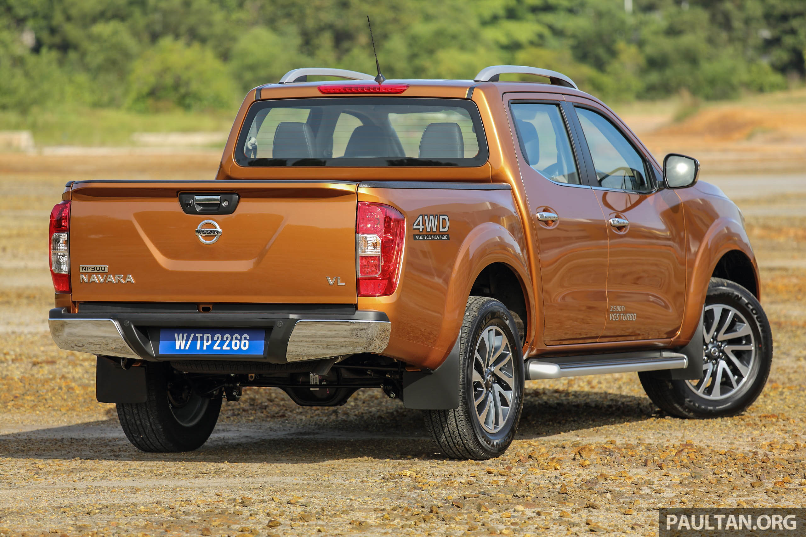 Nissan NP300 Navara previewed in Malaysia – 6 single and double cab