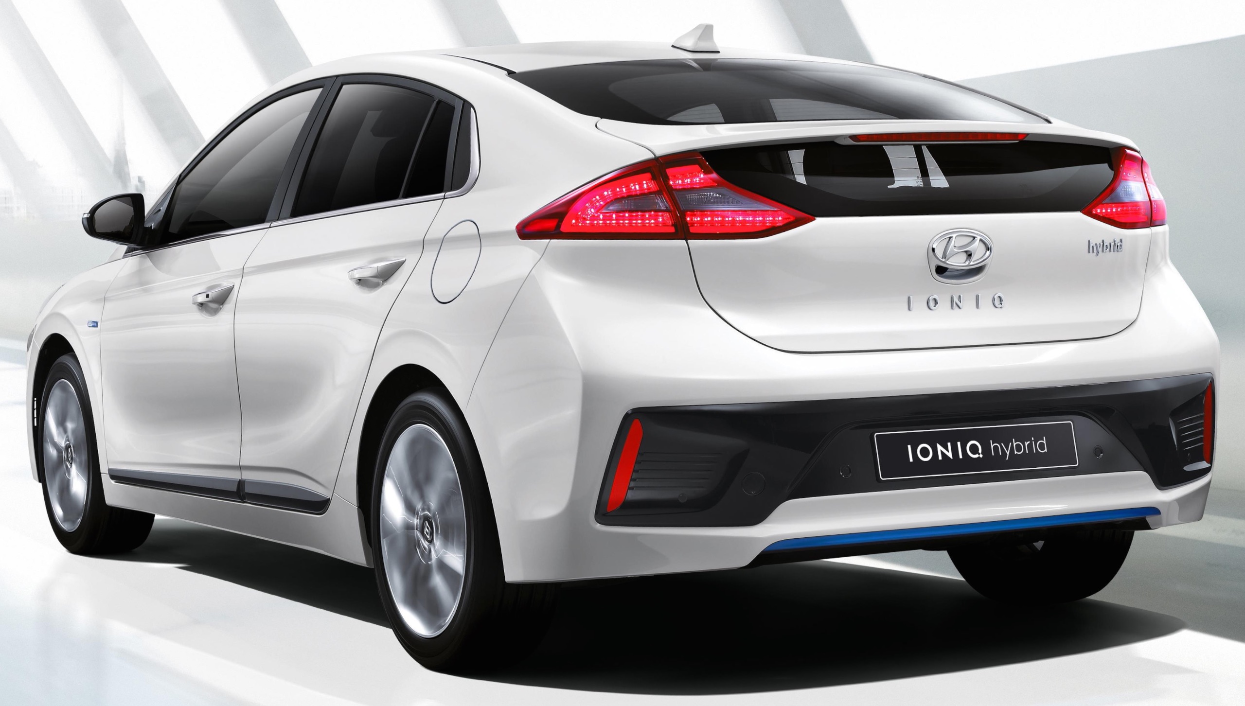 hyundai-ioniq-hybrid-first-details-and-official-images