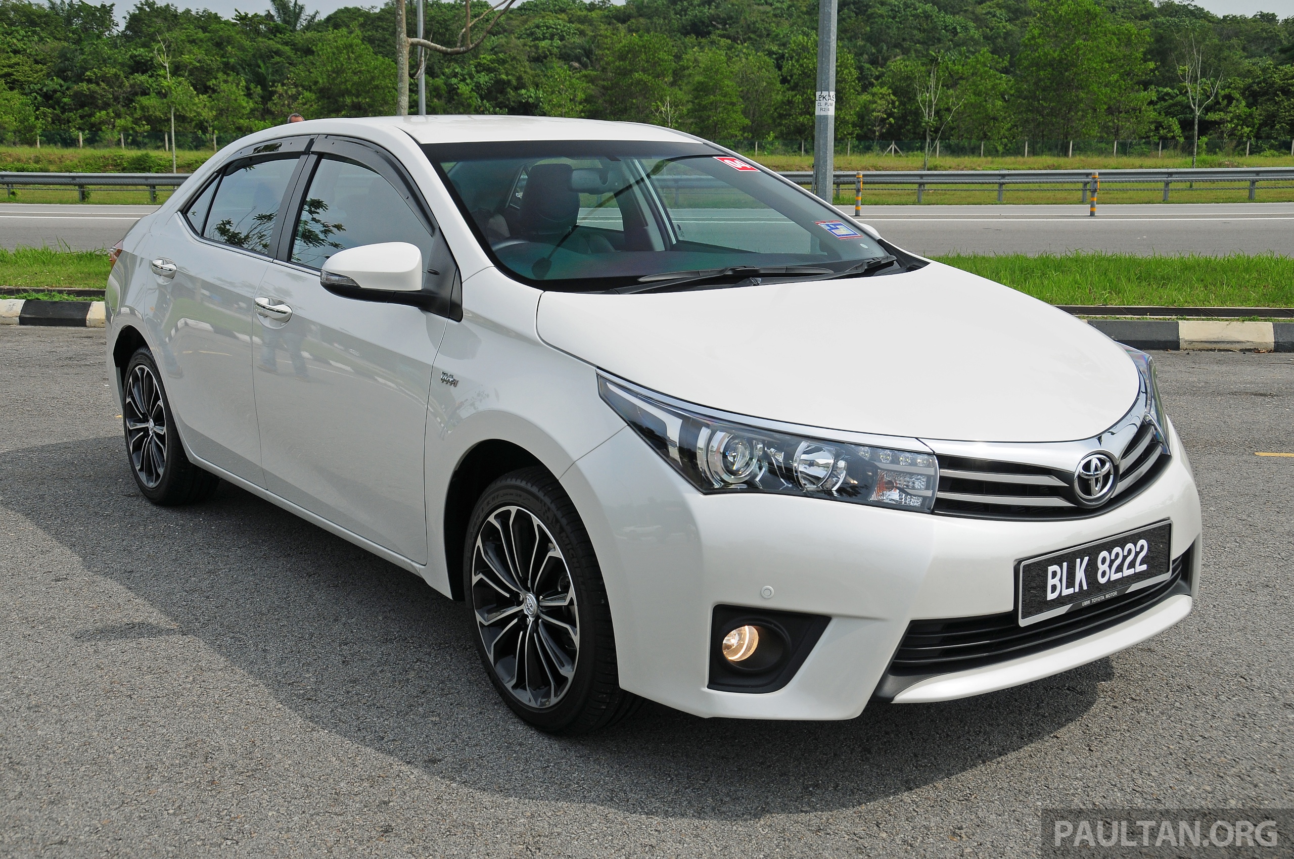 DRIVEN: 2014 Toyota Corolla Altis 2.0V on local roads Image 222440
