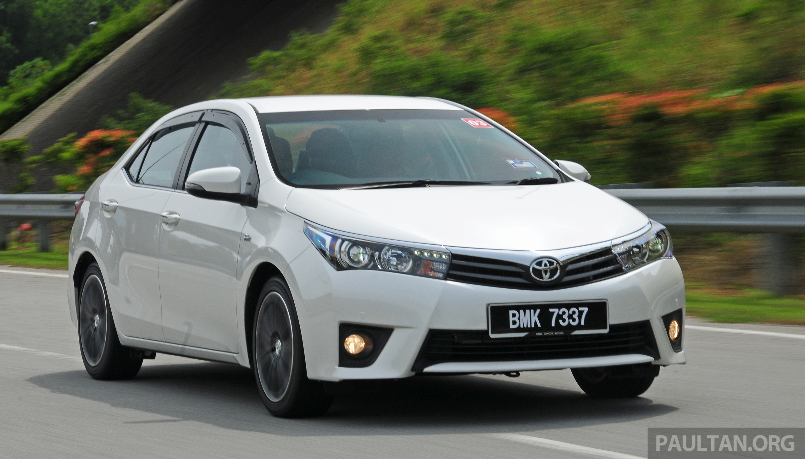 DRIVEN: 2014 Toyota Corolla Altis 2.0V on local roads Image 222453