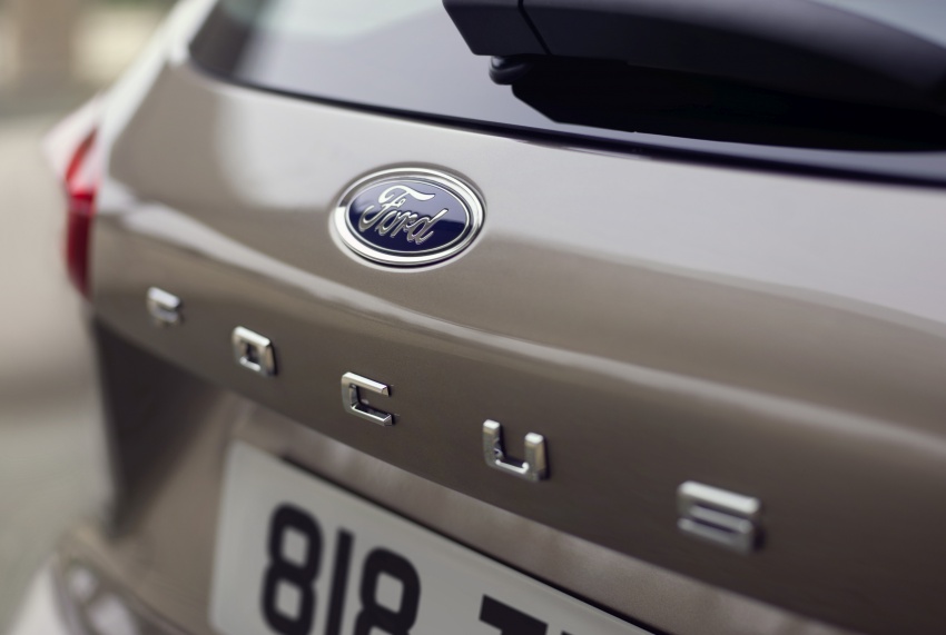 2019-Ford-Focus-Mk4-estate-Titanium-10-8