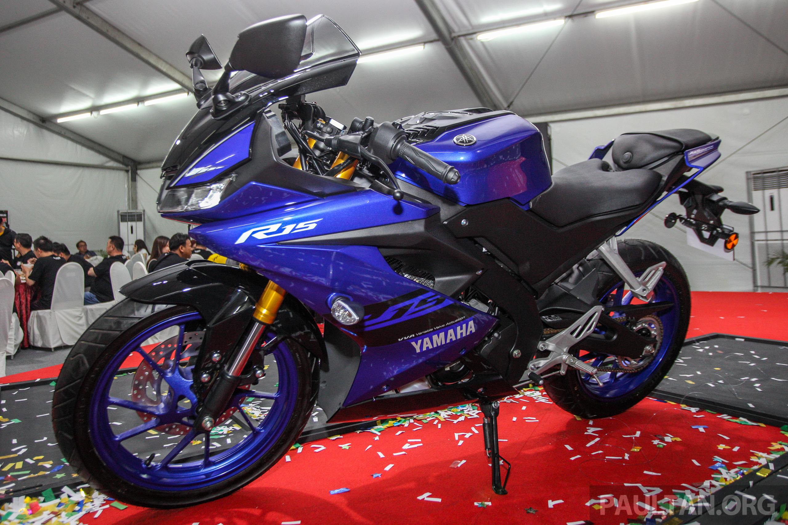  Yamaha  YZF  R15  dilancarkan di  Malaysia  RM11 988